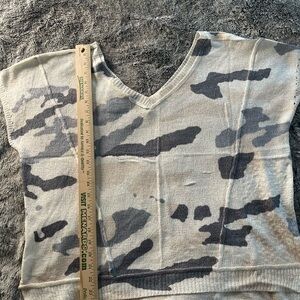 POL Camouflage V-Neck Women's lightweight sweater oversized small